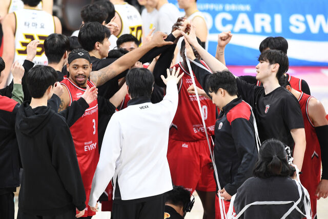 정관장 승리 세리머니./KBL