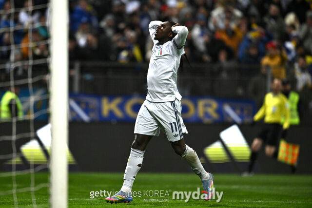 킨이 1일 보스니아-헤르체고비나와 경기에서 기회를 놓친 후 머리를 감싸쥐고 있다. /게티이미지코리아