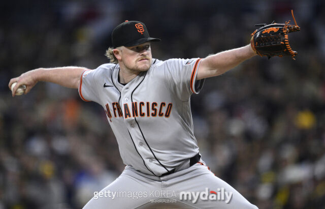 샌프란시스코 자이언츠 로건 웹이 투구하고 있다. 올 시즌 초반의 모습이다./게티이미지코리아