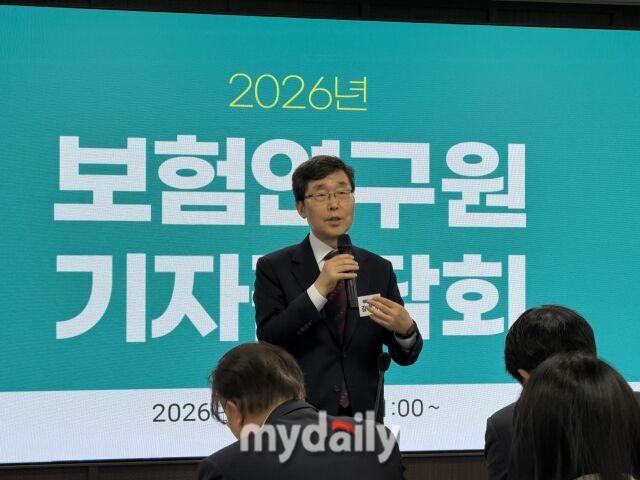 김헌수 신임 보험연구원장이 1일 보험연구원에서 열린 기자간담회에서 발표를 하고 있다. /정수미 기자