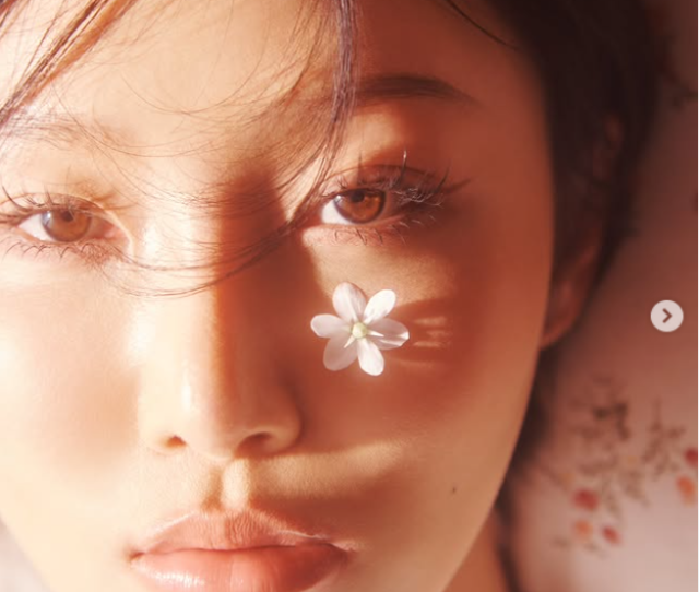 지난달 31일, 유튜브 채널 'TEO 테오'의 웹예능 '살롱드립2'는 TXT 수빈과 연준 편의 에필로그를 통해 다음 게스트로 나선 화사의 예고편을 송출했다./ 유튜브 채널 'TEO 테오'