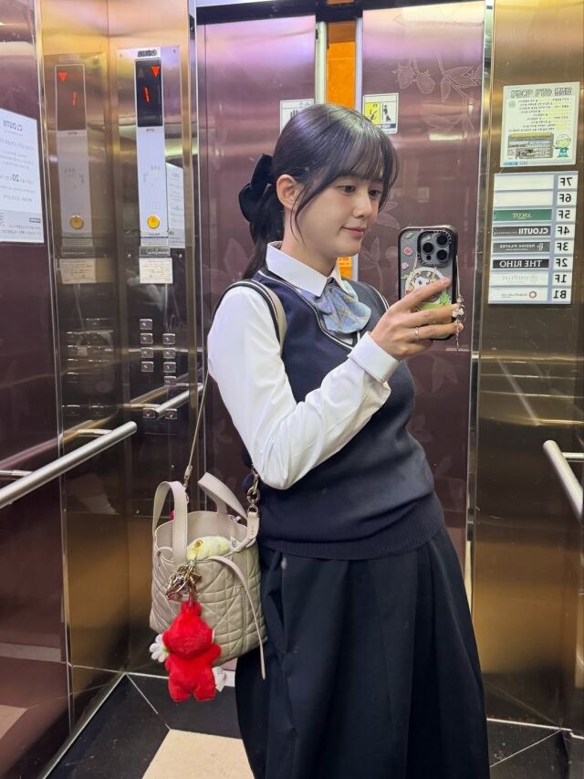 남보라가 출산을 앞두고 교복을 입은 근황을 공개했다. / 남보라 SNS