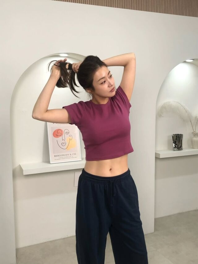 강소라가 '복근 망언'으로 화제를 모았다. / 강소라 SNS