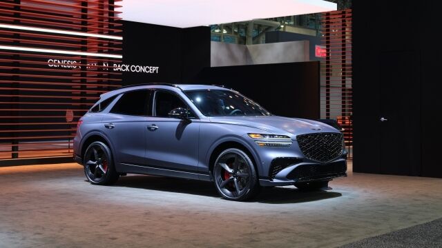 1일(현지시간) 미국 뉴욕 제이콥 재비츠 컨벤션 센터에서 열린 2026 뉴욕 국제 오토쇼에 전시된 제네시스 ‘GV70 그래파이트 에디션’. /제네시스