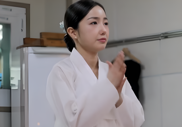 지난 2일 방송된 MBN ‘특종세상’에서는 지난 3월 북한산 자락에서 내림굿을 받고 무당이 된 박서휘의 충격적인 근황이 그려졌다. / MBN ‘특종세상’