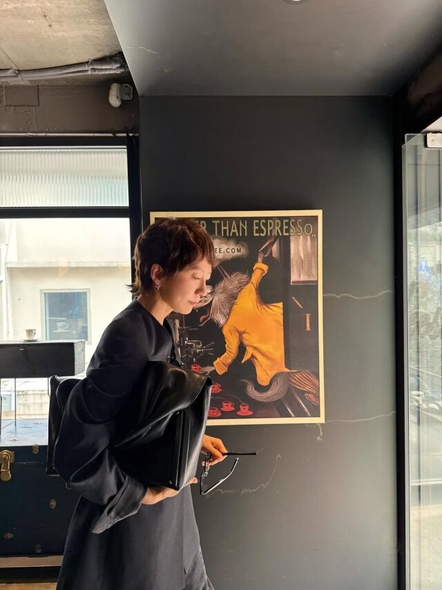 김희애가 숏컷 스타일로 파격 변신했다. / 김희애 SNS