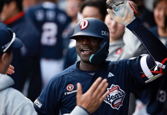 우익수 수비에 나서는 카메론./두산 베어스