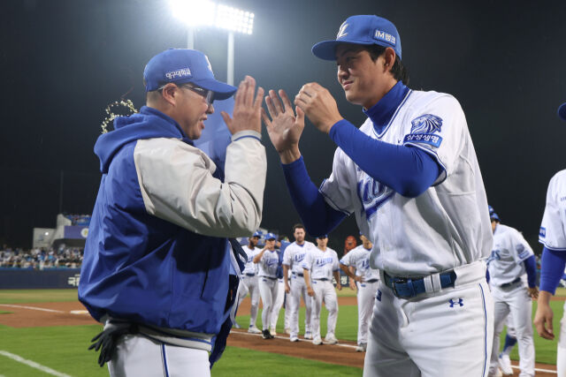 박진만 감독과 구자욱./삼성 라이온즈