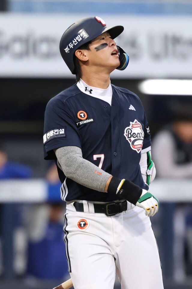 타격감이 더디게 올라오고 있는 박찬호./두산 베어스