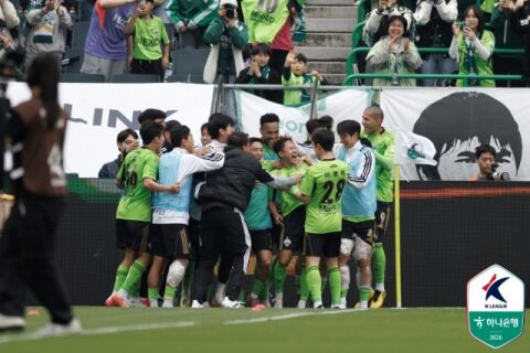 '이승우 원더골' 전북, 울산에 2-0 승리&hellip;'5연승' 부산, K리그2 선두 도약
