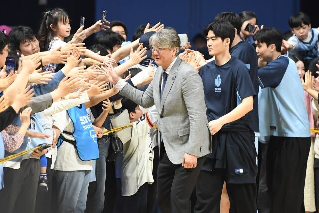 소노 선수단/KBL