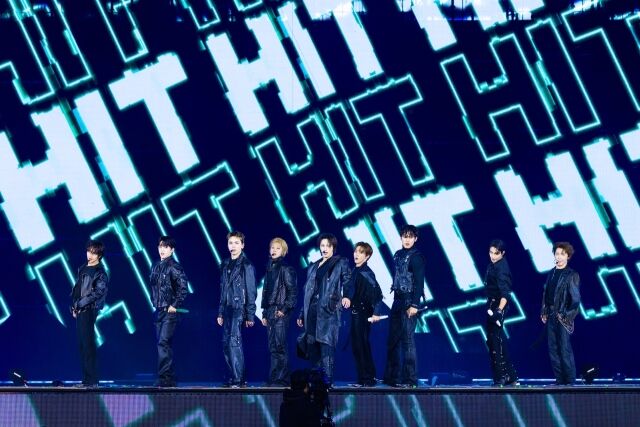 그룹 세븐틴 앙코르 콘서트 무대 / 플레디스엔터테인먼트