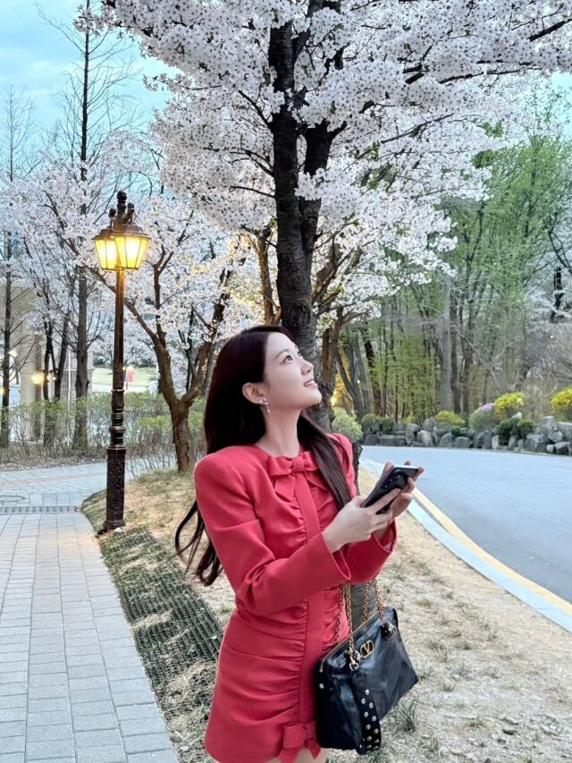 박은빈이 이전과는 달라진 스타일링으로 시선을 사로잡았다. / 박은빈 SNS