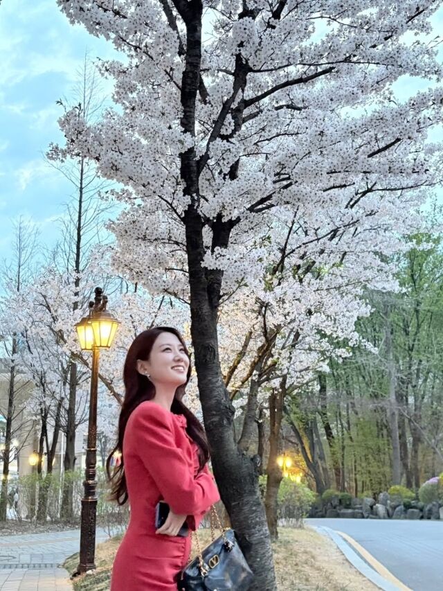 박은빈이 이전과는 달라진 스타일링으로 시선을 사로잡았다. / 박은빈 SNS