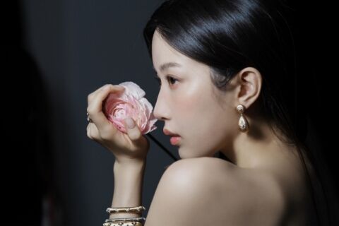 문가영, 꽃이 꽃을 들었네