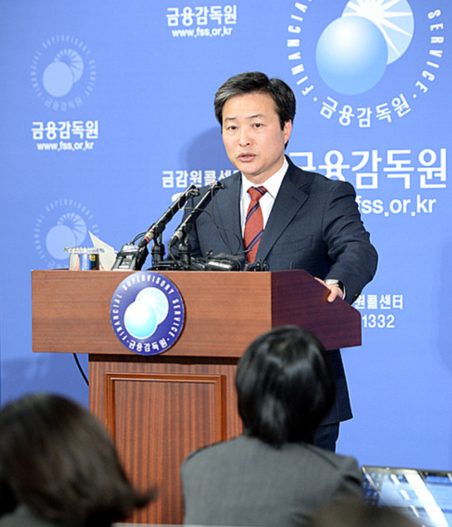 2015년 4월 12일 금융사기 척결 관련 브리핑 하는 당시 조성목 금감원 서민금융지원국 선임국장/뉴시스
