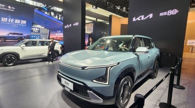 2024 오토 차이나에 전시된 기아 ‘EV5’. /기아