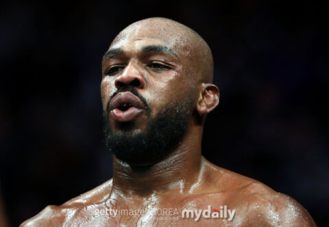 만약 차량 시비 붙은 사람이 존 존스라면? 'UFC GOAT' 존 존스가 밝힌 사건 뒷이야기&rarr;"그가 나를 계속 위협했다!"