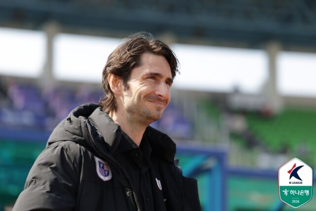 제라드 누스 파주 프런티어 감독./프로축구연맹