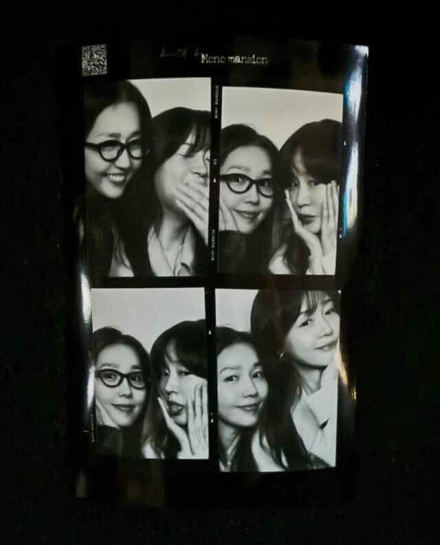 그룹 핑클 멤버 성유리와 이진의 네컷 사진 / 이진 소셜미디어