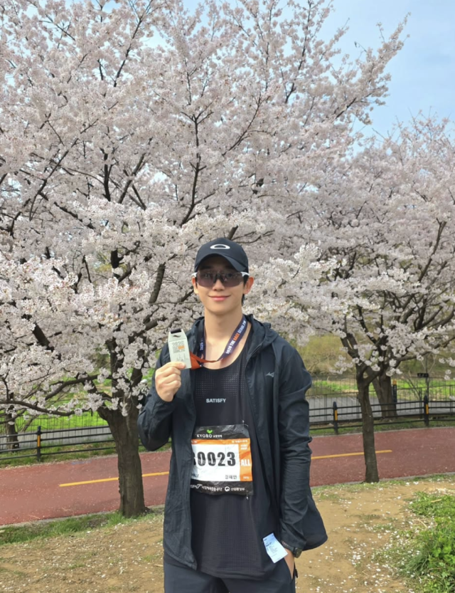 정해인이 하프 마라톤을 완주했다. / 정해인 SNS