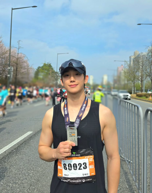 정해인이 하프 마라톤을 완주했다. / 정해인 SNS