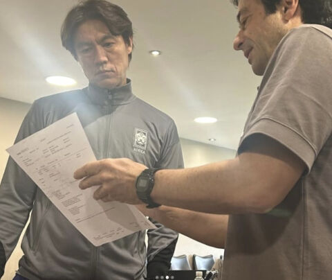 '현장 지도자' 워딩, 아로소 코치 '월권' 논란? 결국 해프닝으로...홍 감독과 대표팀에 사과했다, 기사도 삭제 조치