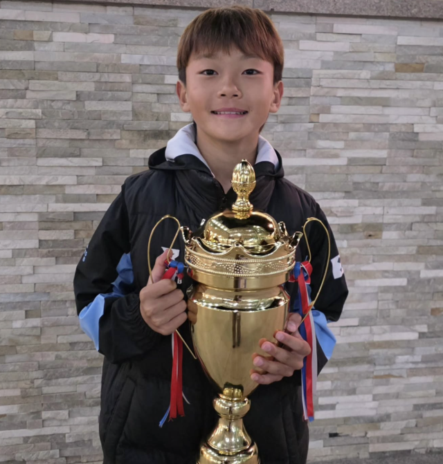 시안 군이 국제 유소년 대회에서 우승을 차지했다. / 이수진 SNS