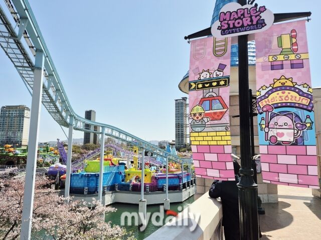 롯데월드 어드벤처 야외 구역인 매직 아일랜드 약 600평 공간이 ‘메이플스토리’ IP로 채워졌다. /방금숙 기자
