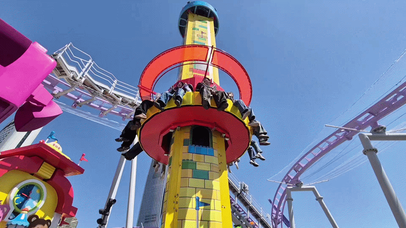 롯데월드 번지드롭을 메이플스토리 스타일로 재해석한 ‘에오스타워’. /방금숙 기자