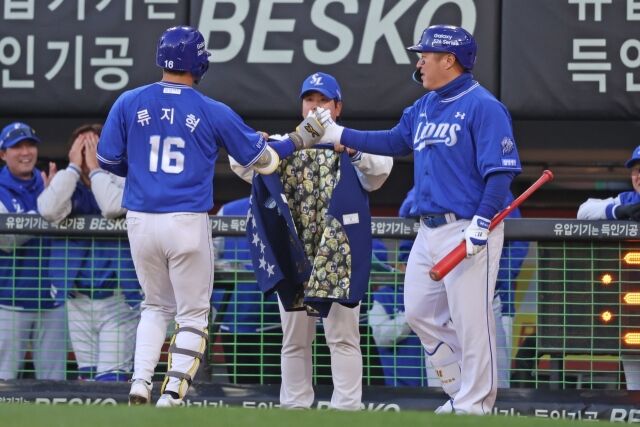 최형우와 류지혁/삼성 라이온즈