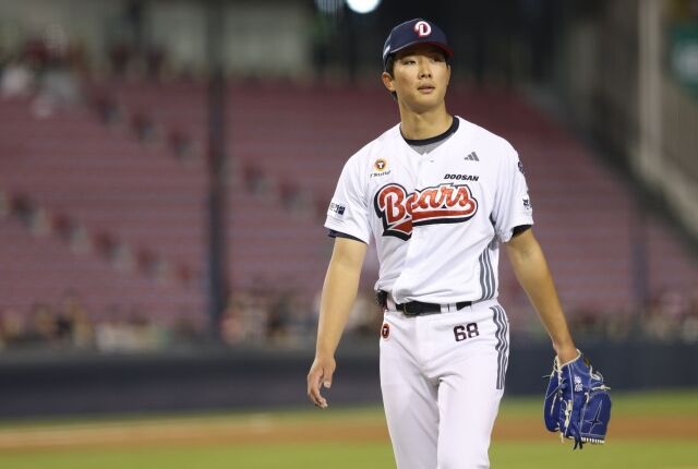승리 투수 최민석./두산 베어스
