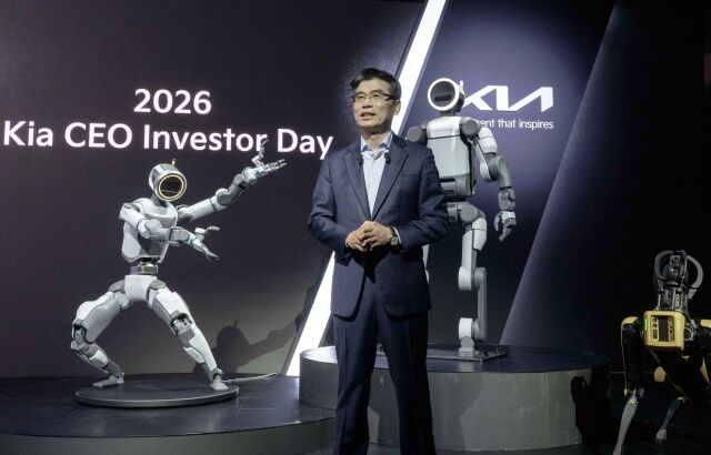 서울 중구 신라호텔에서 열린 ‘2026 최고경영자(CEO) 인베스터 데이’에서 송호성 기아 사장이 발표하고 있다. /기아