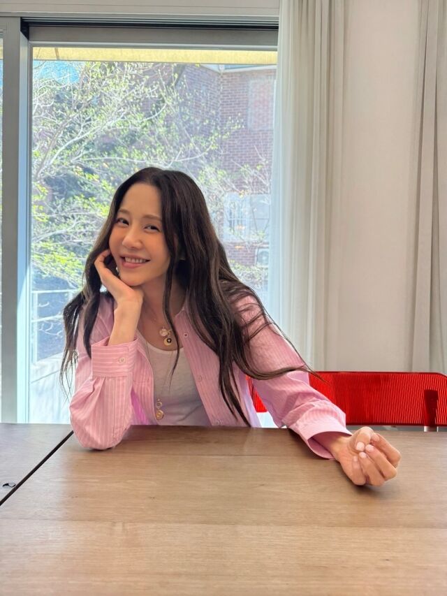 고현정이 봄 햇살 아래 여유로운 일상을 공개했다. / 고현정 SNS