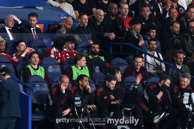 모하메드 살라가 벤치에 앉아 있다./게티이미지코리아