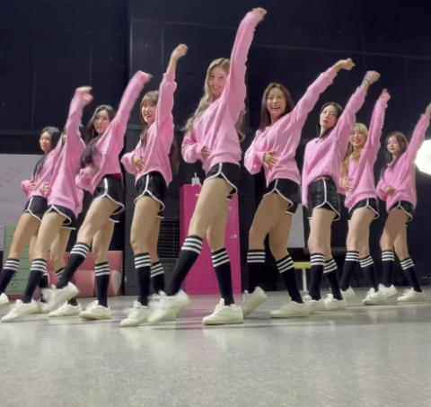 'Pick me up' 그 감성 그대로&hellip;아이오아이, 핑크 단체복에 '추억 소환'