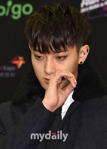 '엑소 출신' 타오, 300억 매출 속 건강이상설&hellip;&hearts;쉬이양 "정밀 검사 예정"