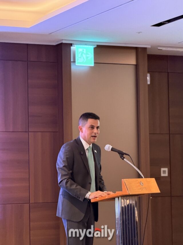 주한멕시코 대사관 아드리안 가르시아 공관 차석이 10일 오전 서울 중구의 롯데호텔에서 진행된 누에보레온주 홍보 행사에 참여했다./롯데호텔 = 최병진 기자