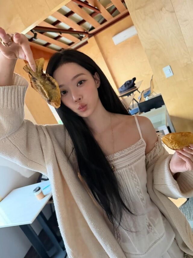 윈터가 청순하면서 몽환적인 비주얼로 시선을 사로잡았다. / 윈터 SNS