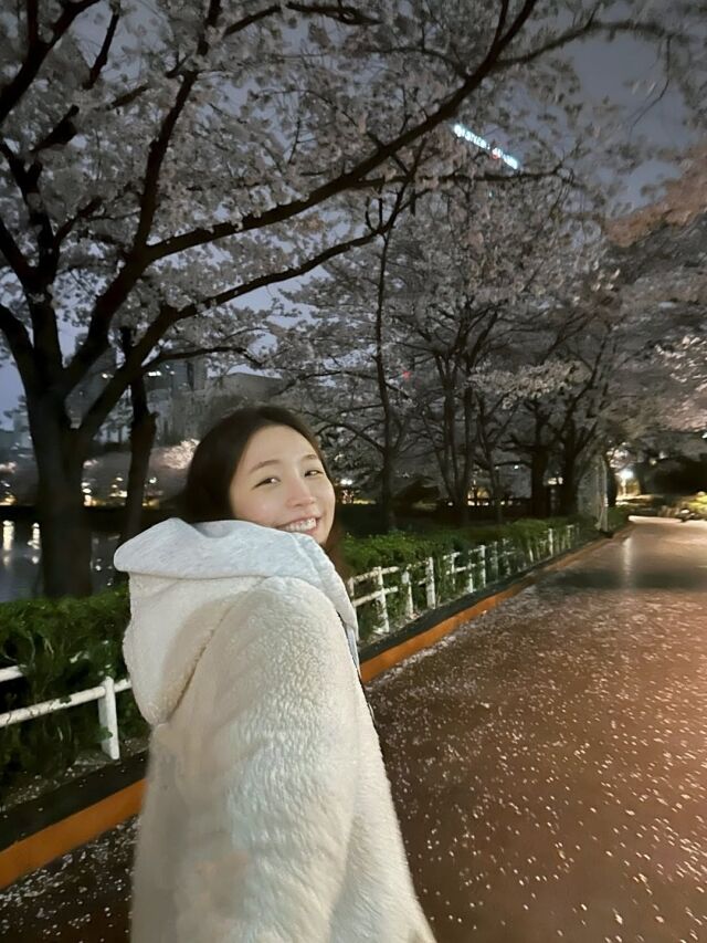 성해은이 벚꽃을 보러 나들이를 떠난 근황을 공개했다. / 성해은 SNS