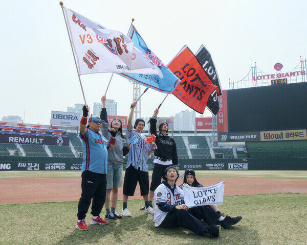 롯데 자이언츠와 폴리테루의 두 번째 컬렉션. /롯데