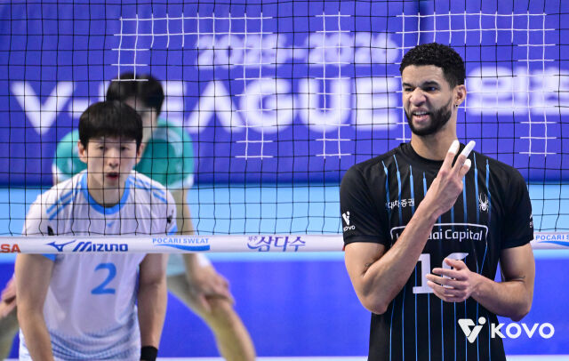 대한항공 한선수와 현대캐피탈 레오./KOVO