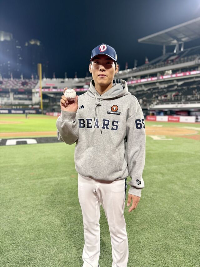 윤태호가 데뷔 첫 세이브를 기록했다./두산 베어스