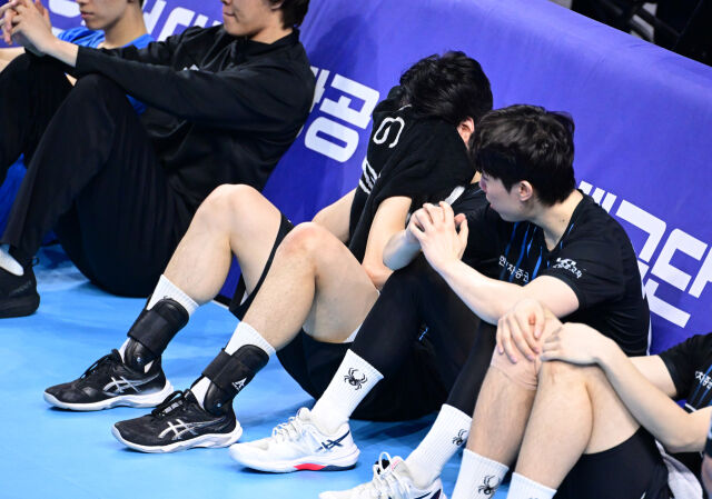 신호진이 챔피언결정전 5차전에서 패한 뒤 눈물을 흘리고 있다 / 한국배구연맹(KOVO)