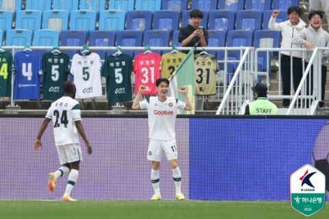 침묵에 빠진 '빅버드'...고정운 감독 '용병술' 적중, '이시헌 결승골' 김포 수원에 시즌 첫 패 선사! 1-0 '신승' [MD현장]