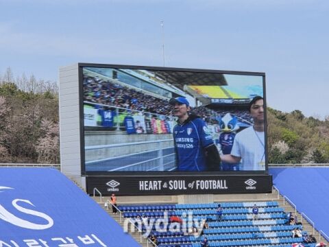 '영록바'의 귀환, 신영록 수원 레전드 코치 부임...19일 OGFC 상대로 데뷔전! 팬들은 뜨거운 박수+함성 화답[MD현장]