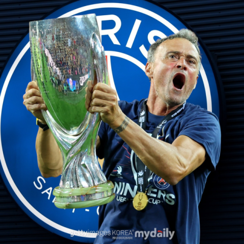 이강인 초대형 악재! "LEE 중요한 존재"...아틀레티코행 막은 '쿼드러플 명장' PSG와 재계약 유력, '거액 연봉' 약속