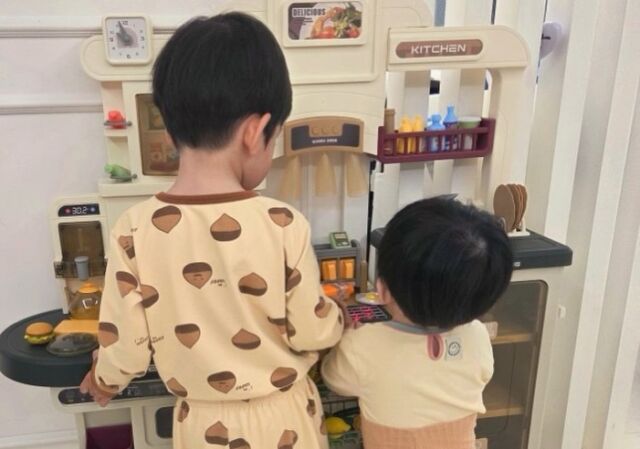 나혜미가 에릭, 두 아들과 함께한 화목한 가족 일상을 공개했다. / 나혜미 SNS