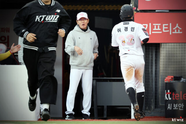 이강철 감독과 허경민./KT 위즈