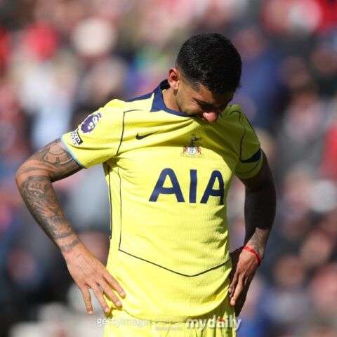 엎친 데 덮친 격! 토트넘 역대급 악재, '쏘니 후임' 선덜랜드전 부상&rarr;눈물의 교체...피지컬 전문 매체 "최대 8주 결장"